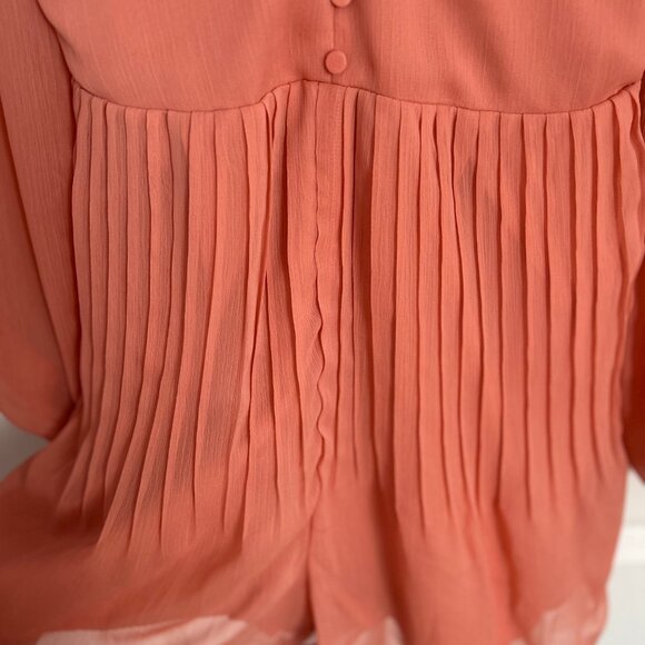 EXPRESS V-Neck Pleated Romper - Picture 6 of 8